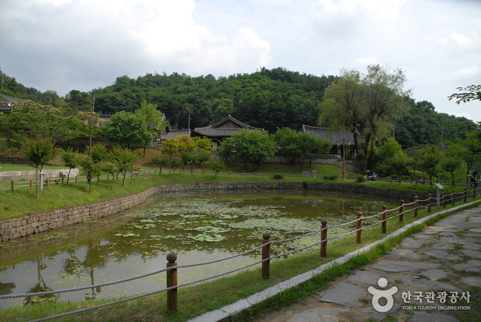 尤菴史蹟公園（우암사적공원）