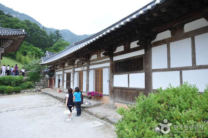 Naesosa Temple (내소사)
