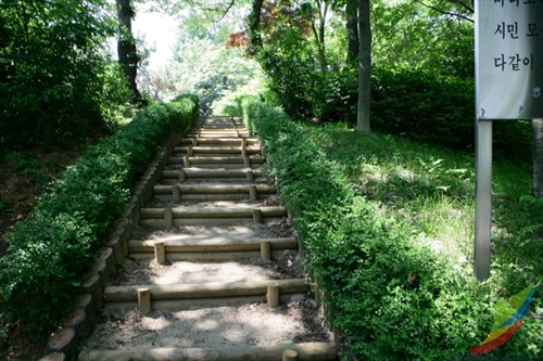 Wolmyeong Park (월명공원)