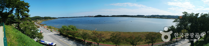 Gyeongpodae Pavilion (강릉 경포대)
