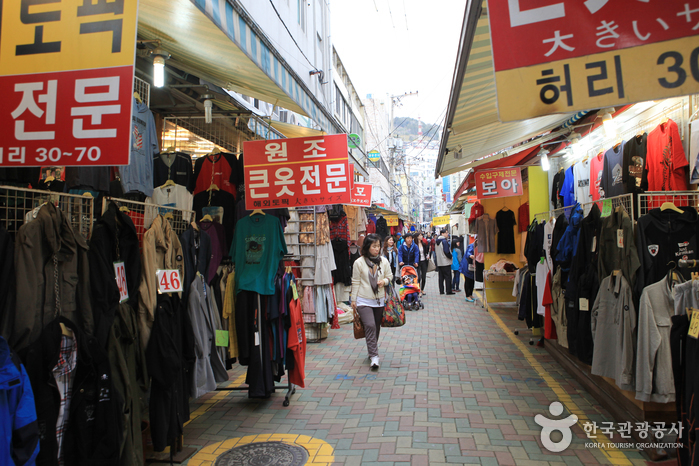 Yongdusan Jagalchi Special Tourist Zone (용두산 자갈치 관광특구)