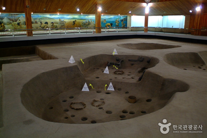 Archaeological Site in Amsa-dong, Seoul (서울 암사동 유적)