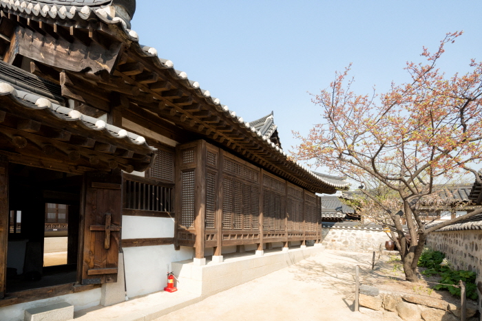 Hanok-Dorf Namsangol (남산골한옥마을)