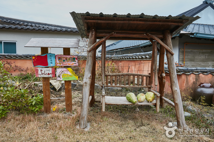 Seokjeongdaek House [Korea Quality] / 개실마을영농조합법인 석정댁 [한국관광 품질인증]