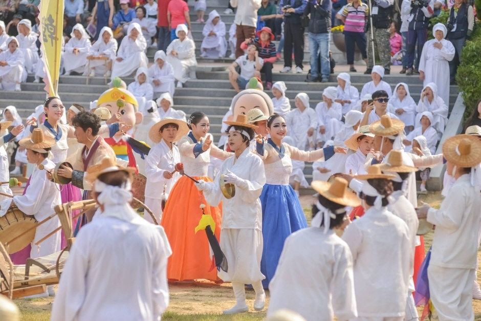 [文化観光祭り] 韓山カラムシ文化祭り（[문화관광축제] 한산모시문화제）