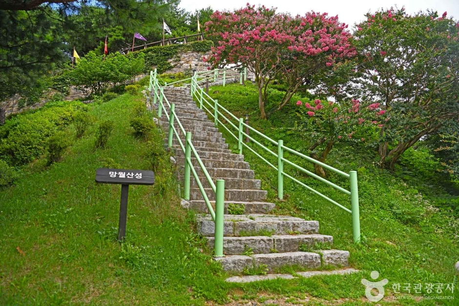 제천 청풍 망월산성