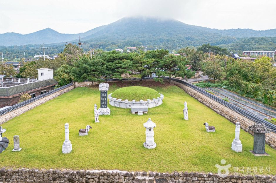 thumbnail-추수경장군묘역-1