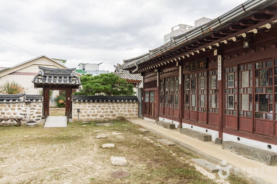 thumbnail-괴산군수 관사-2