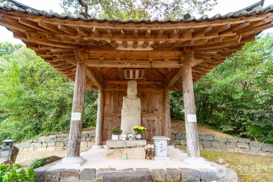 증평 미암리 석조관음보살입상