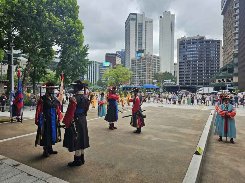 thumbnail-서울 왕궁수문장 교대의식-8