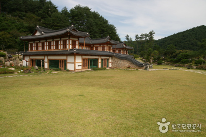 Centro de la Comida Tradicional Coreana (Jeonggangwon) (한국전통음식문화체험관(정강원))