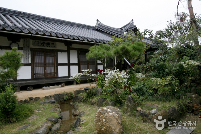Gokjeongjae House (Geumhwallakji) (곡전재 전통한옥펜션)