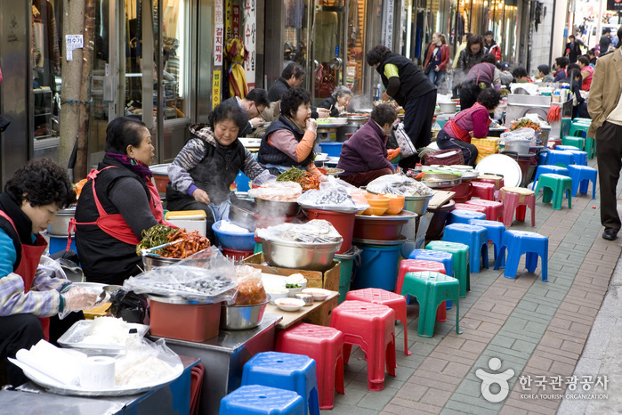 thumbnail-Gukje Market Food Street (국제시장 먹자골목)-5