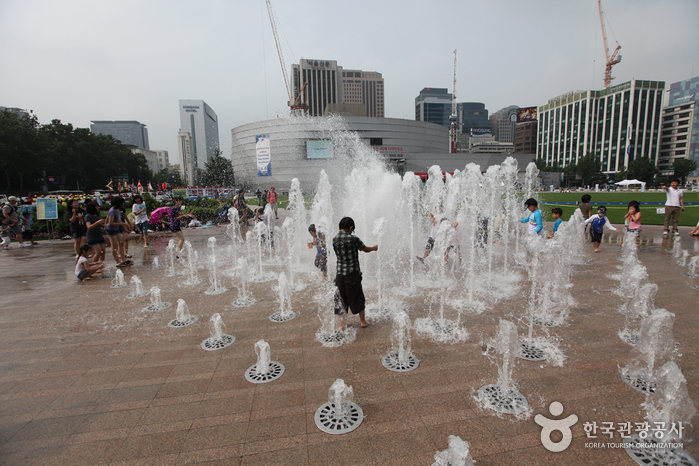 Plaza de Seúl (서울광장)