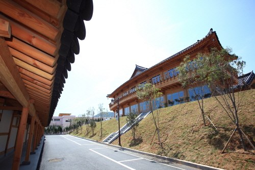 O Dong Jae - Traditional Korean Hotel (한옥호텔 오동재)