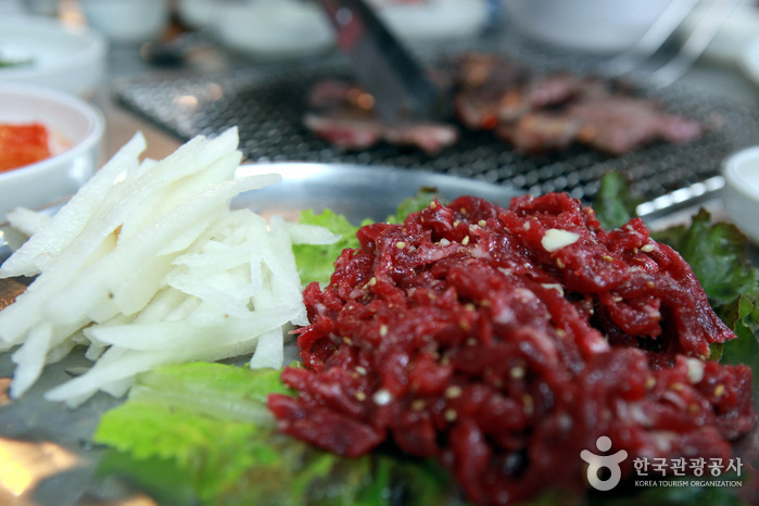 태백한우는 다른 지역에 비해 값이 저렴하고 맛도 좋아 인기 있다.