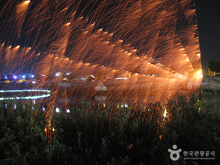 Фестиваль светлячков в Мучжу (무주반딧불축제)