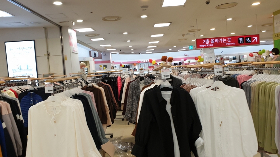Lotte Mart - Seosan Branch [Tax Refund Shop] (롯데마트 서산점 [사후면세점])