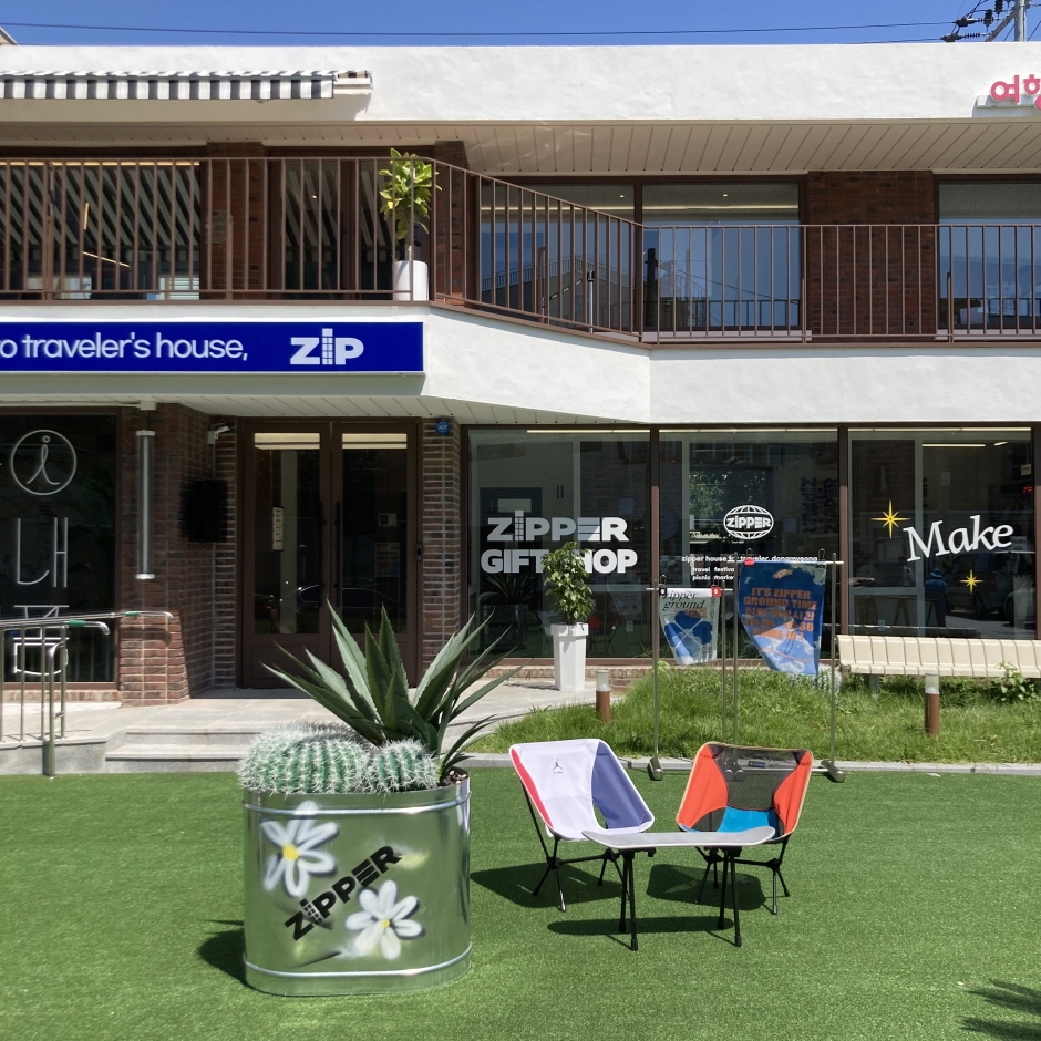 thumbnail-여행자의 집-12