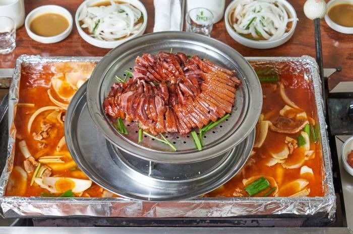 Dongdaemun Special Duck (별난오리)