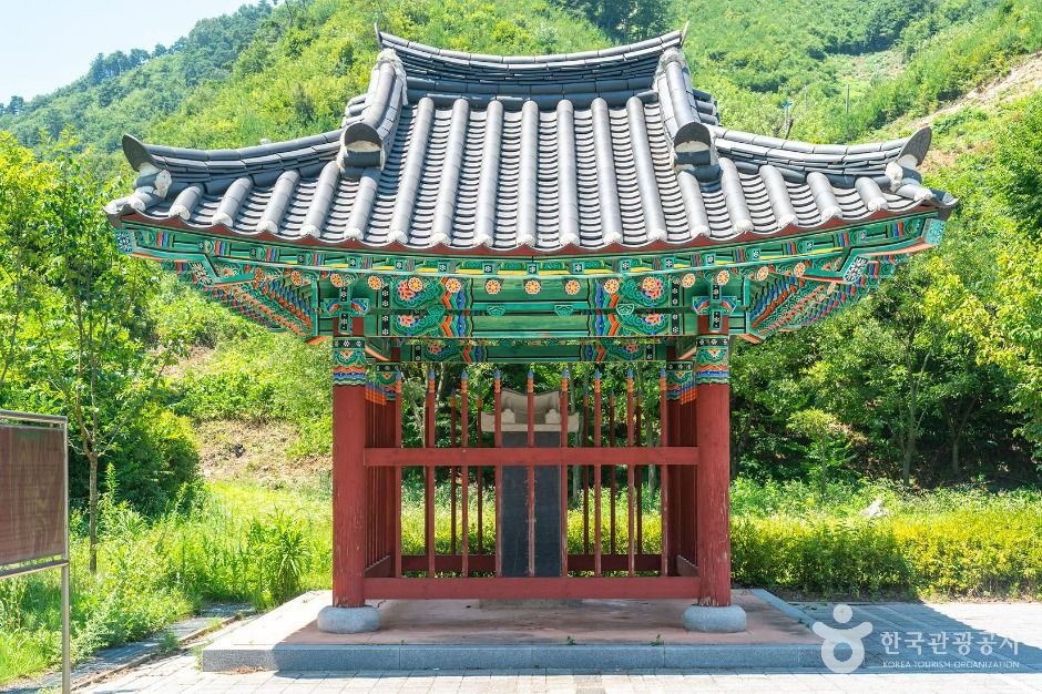 의사전해산 추모비