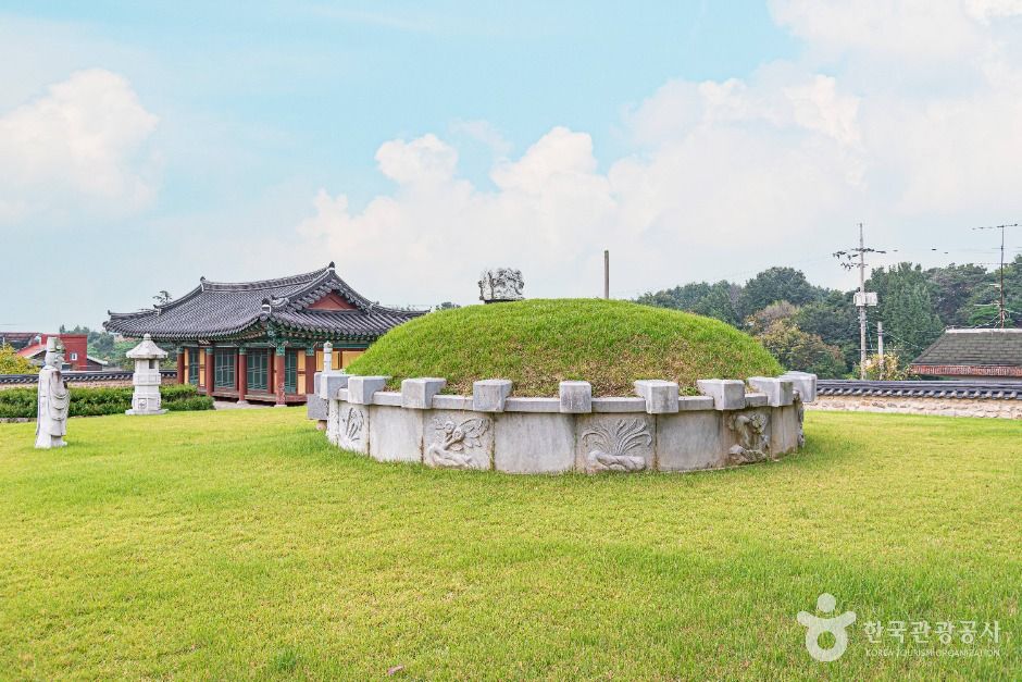 thumbnail-추수경장군묘역-2