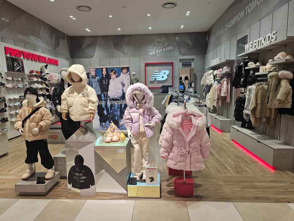 New Balance Kids - Lotte Department Store Ansan Branch [Tax Refund Shop](뉴발란스키즈 롯데백화점 안산점)