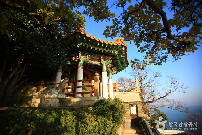 Yeosu Hyangiram Hermitage (향일암(여수))