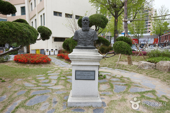 Католический собор Кесан в Тэгу (대구 계산동성당)0