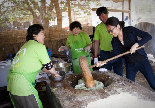 Hadong Wild Tea Cultural Festival (하동 야생차문화축제)