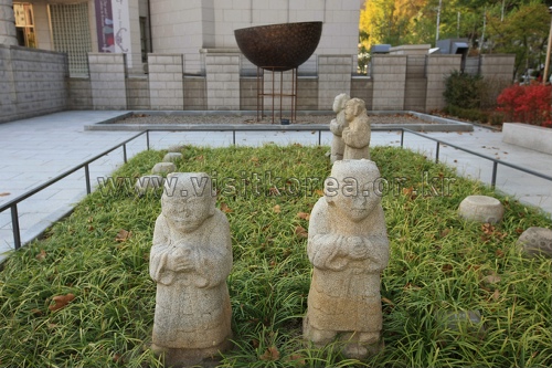 Ewha Womans University Museum (이화여자대학교박물관)