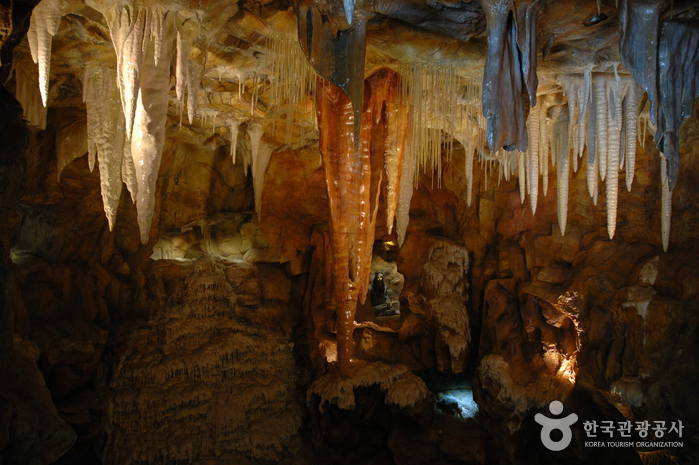 thumbnail-Daegeumgul Cave - Daei-ri Cave Area (대금굴 (대이리 동굴지대))-3