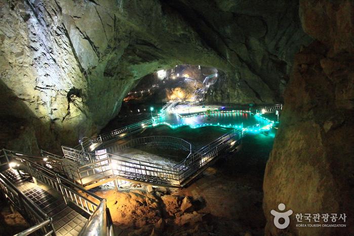 Hwanseongul Cave  (Daei-ri Cave System) (환선굴 (대이리 동굴지대))