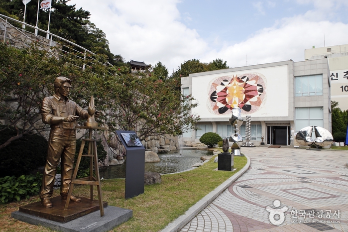 Changwon City Museum - Moonshin Art Museum (창원시립마산문신미술관)