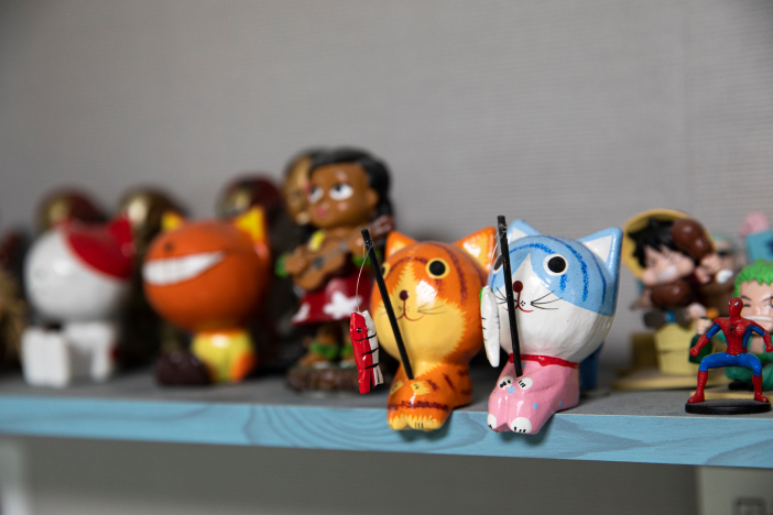 Figures of cartoon characters that give the house a charming atmosphere