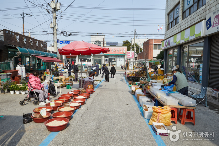 thumbnail-Bukpyeong Fifth-Day Market (북평민속오일장)-0