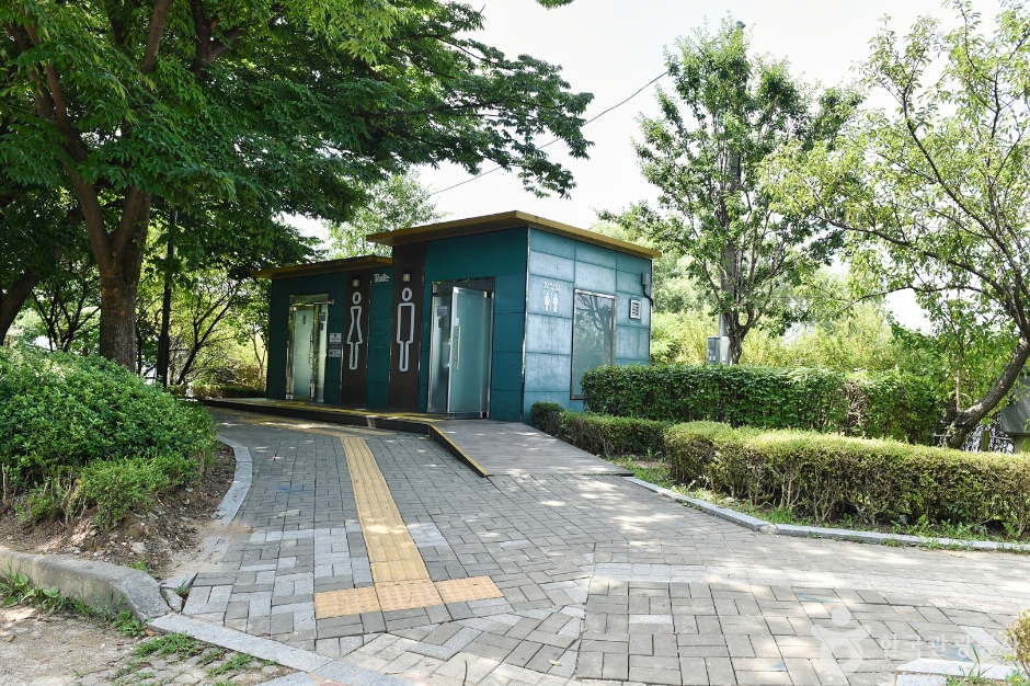 Haengjusanseong Fortress History Park (행주산성 역사공원)
