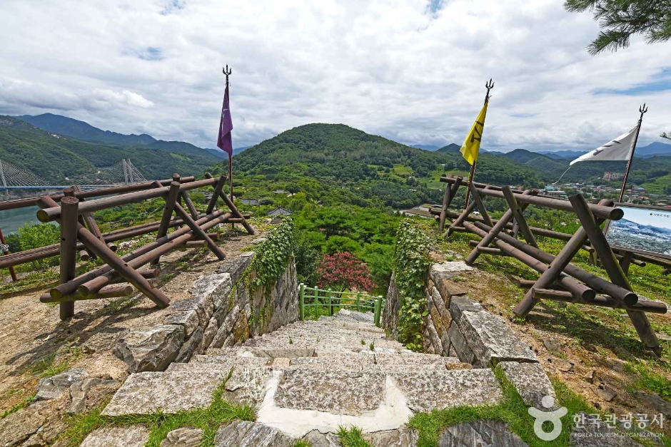 제천 청풍 망월산성