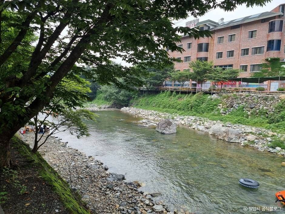 표충사 계곡
