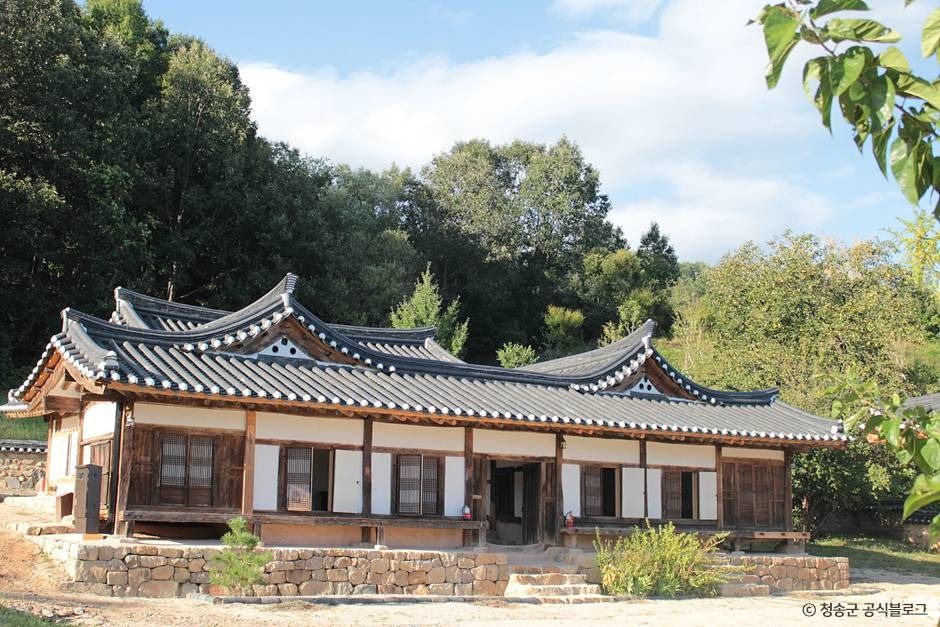 청송 평산신씨 판사공파 종택과 분가 고택