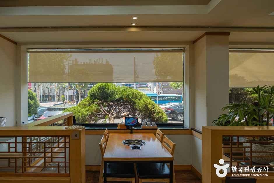 thumbnail-금수강산해물탕-3