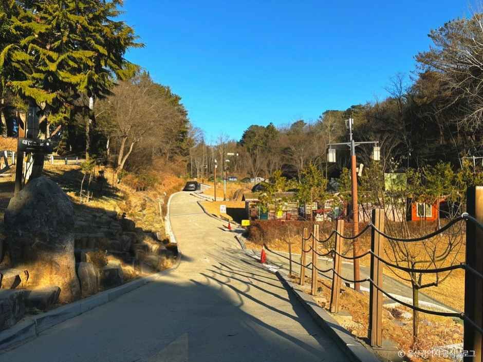 thumbnail-입화산참살이숲제2오토캠핑장-2