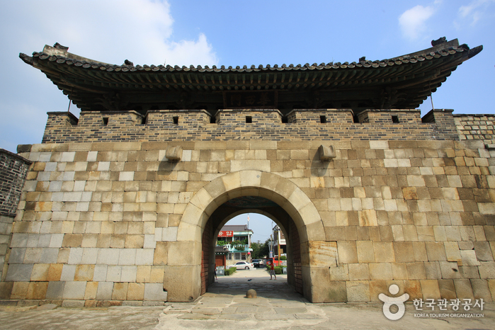 Hwaseomun Gate (화서문)