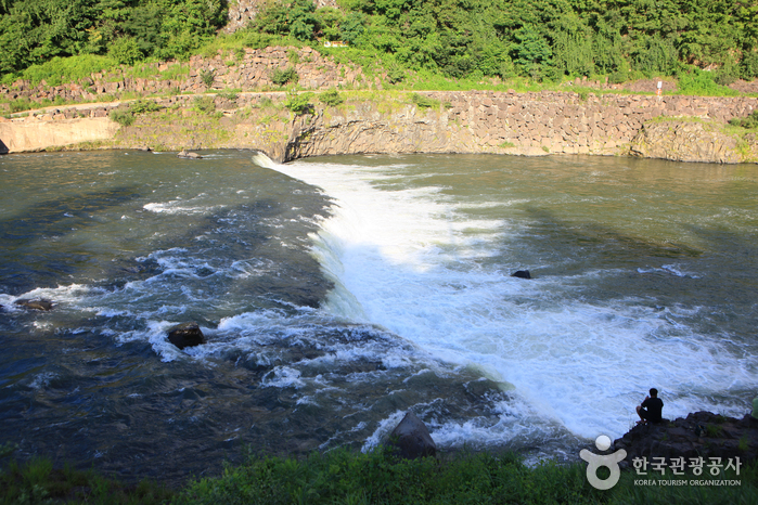 thumbnail-Jiktangpokpo Falls [National Geopark] (직탕폭포 (한탄강 국가지질공원))-6