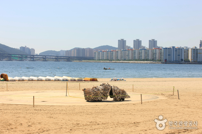 Gwangalli Beach (광안리해수욕장)