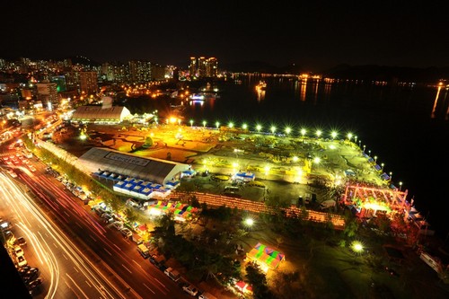 Changwon Gagopa Chrysanthemum Festival (창원 가고파국화축제)