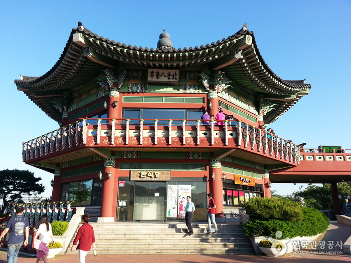 Bugak Skyway Palgakjeong Pavilion (북악스카이 팔각정)