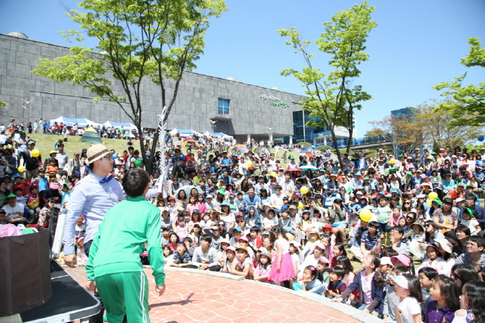 http://korean.visitkorea.or.kr/kor/bz15/where/festival/festival.jsp?cid=1807394 수원박물관 가족문화행사 2017