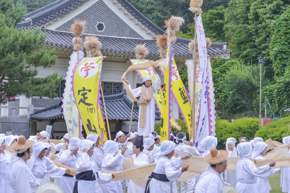 Культурный фестиваль ткани из рами в Хансане (한산모시문화제)