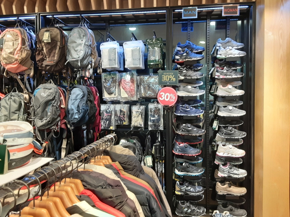 Nepa - Newcore Outlet Ulsan Branch [Tax Refund Shop] (네파뉴코아아울렛)